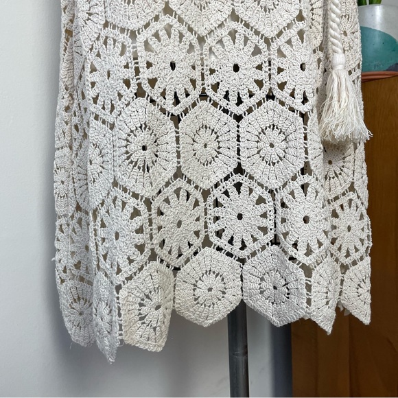 Q13/14 WE ARE KINDRED Luna Crochet Midi Dress - Picture 7 of 16